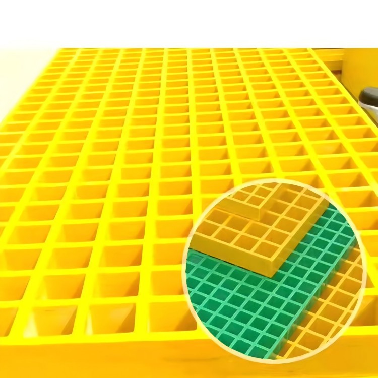 Corrosion-resistant molded GRP and FRP grating