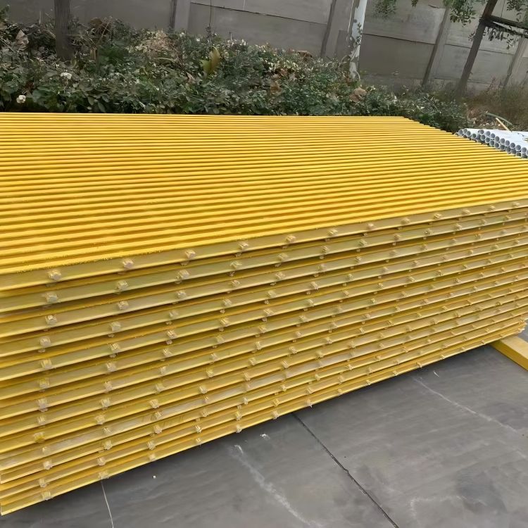Pultruded FRP grating panel
